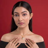 Beautifully designed women's silver necklace set, showcasing modern artistry and premium materials Beautifully designed women's silver necklace set, showcasing modern artistry and premium materials