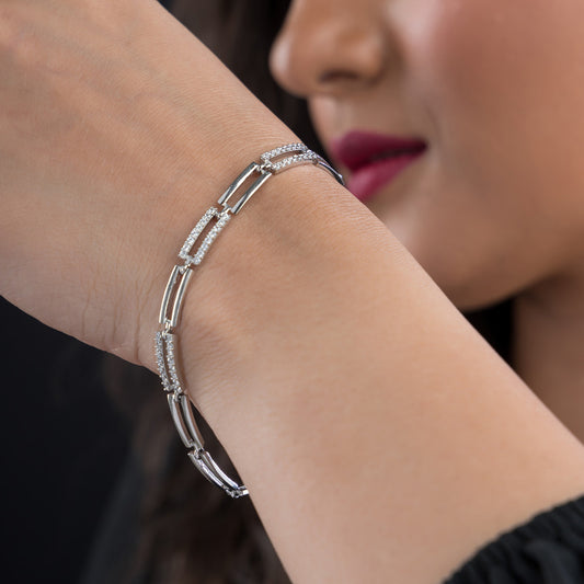 925 silver hand bracelet, perfect for daily use, offering a blend of comfort and style