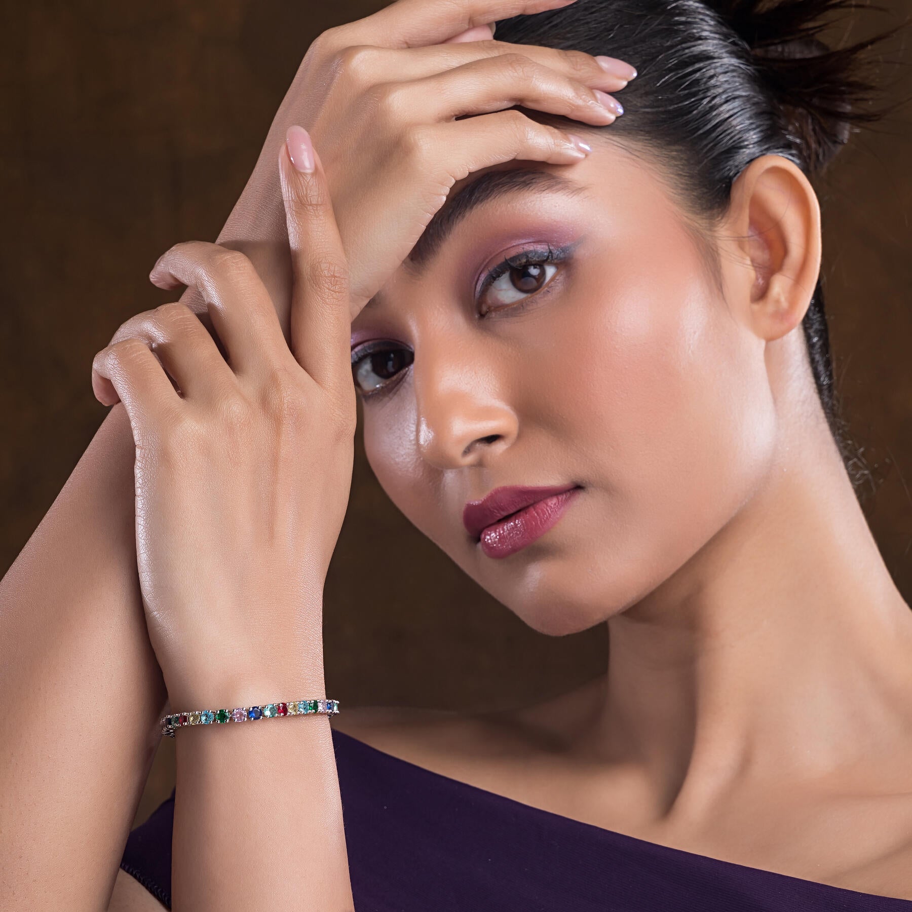 Exquisite 925 sterling silver jewelry bracelet for women, featuring a refined and modern design