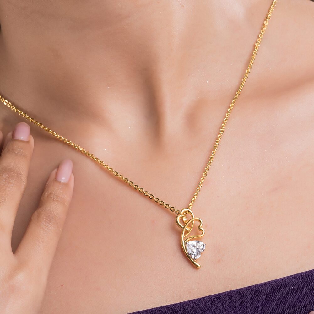 Modern women’s pendant necklace with sleek and minimalistic design