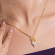 Modern women’s pendant necklace with sleek and minimalistic design