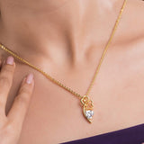 Modern women’s pendant necklace with sleek and minimalistic design
