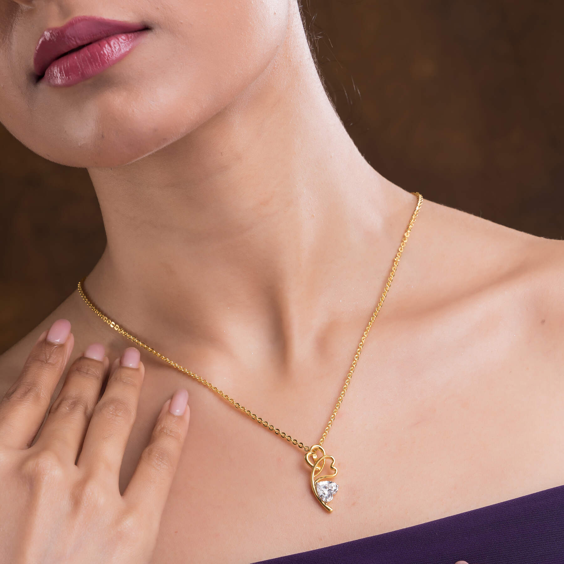 Trendy neck chain for ladies with detailed craftsmanship and price tag
