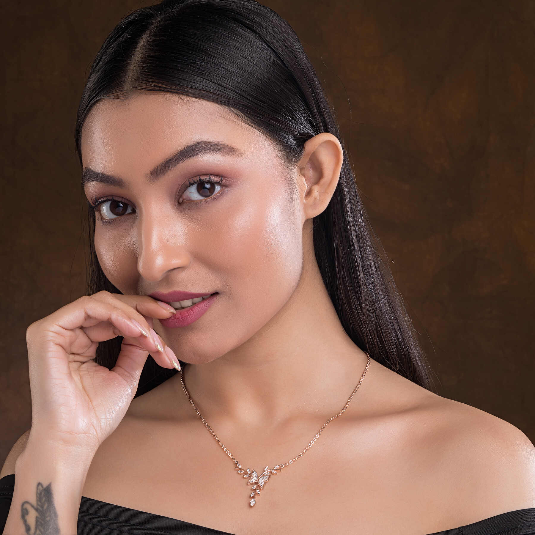 Elegant Silver Diamond Pendant Locket Necklace for Young Women